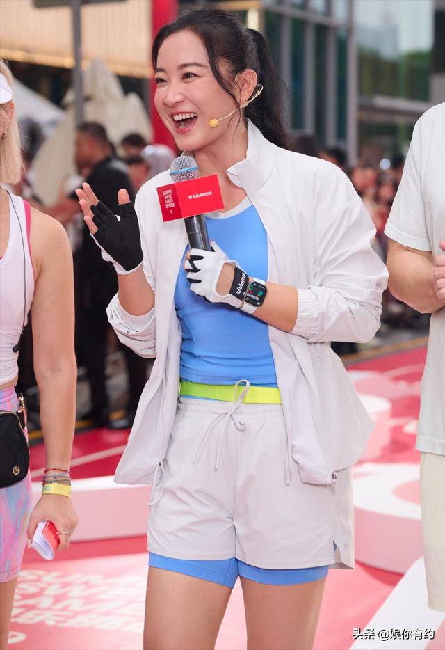 退出春晚、被综艺“开除”	，43岁贾玲近况曝光，走路喘息声明显