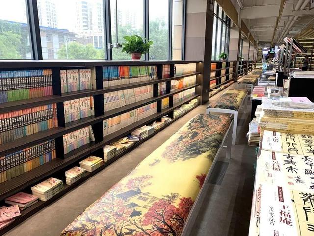 人人只看不买的新华书店，年营收额却达到千亿，靠的是什么？