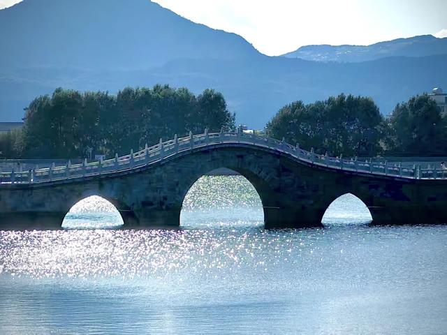 丽江清溪水库!不是景点,却藏着20℃的诗意秘境