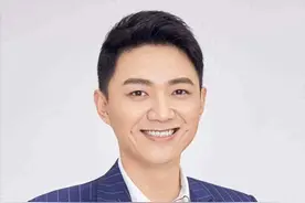 山东综艺主持李鑫辞职，基本工资仅5580，期待他有更好的前景图片