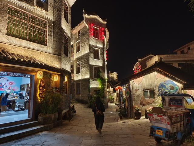 湘西吉首的夜景很美