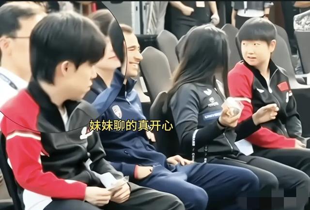 太幸福了！没想到孙颖莎和她公开秀“恩爱” 一旁的王楚钦都看呆了