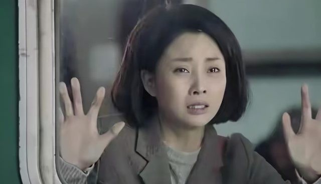 她是演员中的富婆，豪车多的开不过来，如今45岁却像妙龄少女