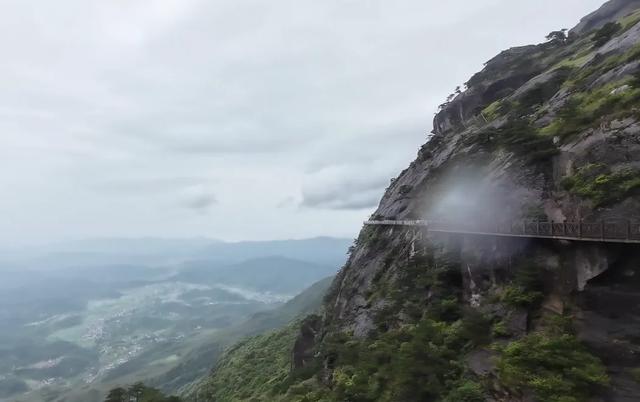 去了一趟江西武功山旅游,发了朋友圈,以为有人点赞,结果尴尬了