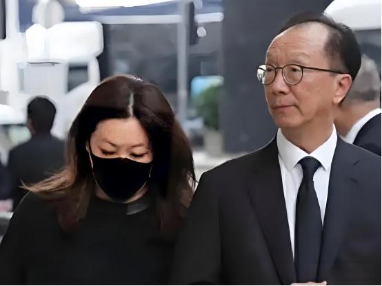 恩爱23年难抵现实残酷，伏明霞把梁锦松熬成爹，年龄差终究是道坎