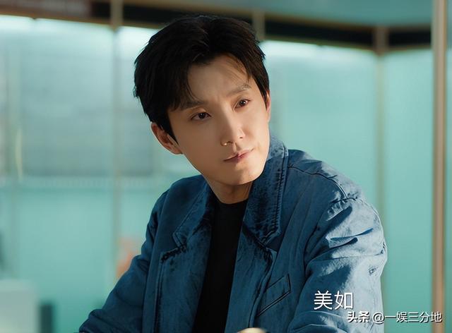 脸颊干瘪，眼神阴森，演技呆，没陈伟霆像霸总，赵露思也带不动他