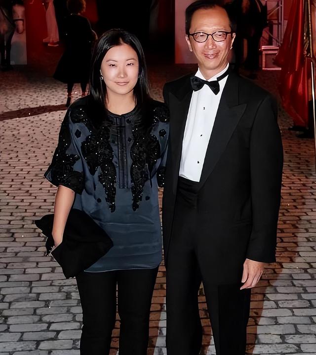 老夫少妻的"残酷现实"，在梁锦松和伏明霞身上展现的淋漓尽致
