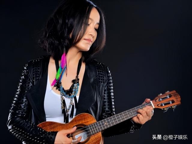 她连上5次春晚，私下却和恩师同居怀孕被骗流产，今57岁依然单身