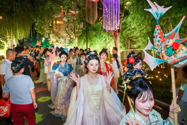 双节氛围感拉满！昆山多维度解锁假期新体验​