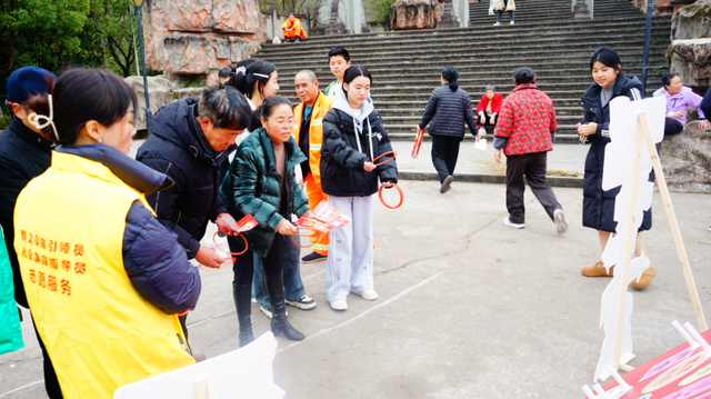 开江县 2026 年元九登高趣味游园活动在牛山寺森林公园热闹举行