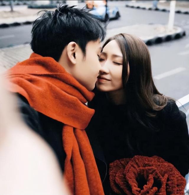 李晨官宣结婚!《令人心动offer》垫底生逆袭: 7年从哭包到人生赢家