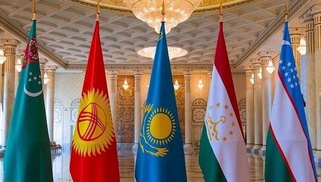 高市签下稀土大单，哈萨克斯坦趁机合作，却被中国精准卡脖