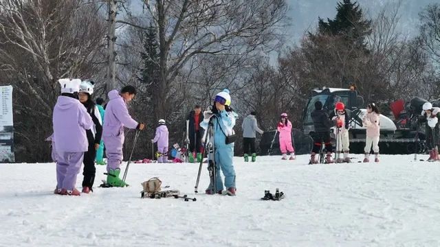 雪落云巅即刻开滑！亚布力阳光度假村滑雪场山顶初级道试营业