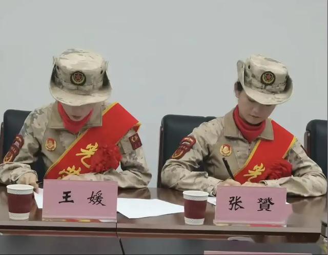 九三阅兵后，女兵领队王媛火了，私下美照曝光，已育三娃仍像少女