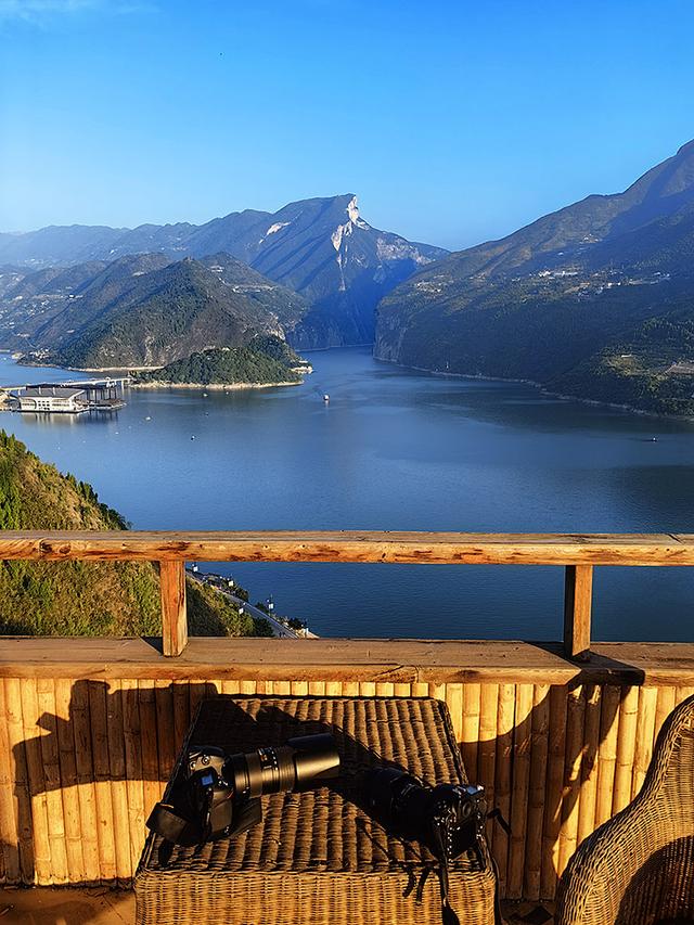 2024深秋四川行16 奉节县夔门大酒店 揽月楼凭栏夔门雄景入画来​