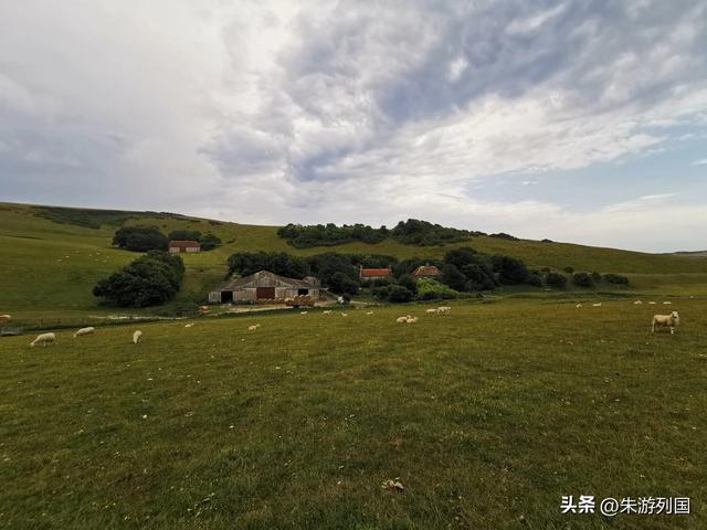 白色断崖与灰色天空，英国南部海岸线的另一种浪漫