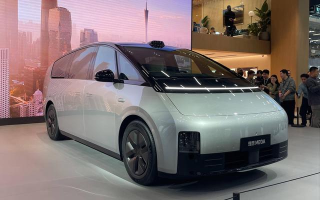 日本话音刚落，又一国介入台海，专机已经离华，要逼中国做3件事