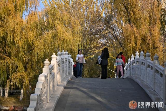 循香入画乌鲁木齐 跟着《红石榴餐厅》开启剧情场景 Citywalk 之旅