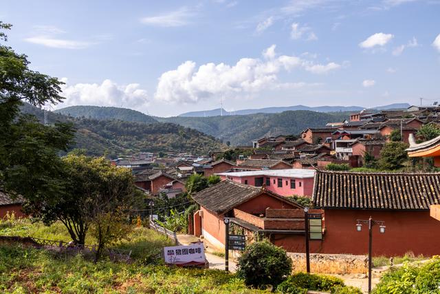 天下彝家第一村——迤沙拉