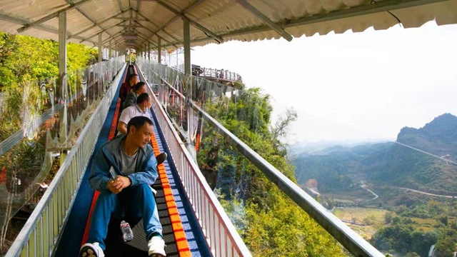 观光小火车坠海致4人遇难，贵州“无绳蹦极”永久关闭：文旅项目“上新”，监管如何“在线”？