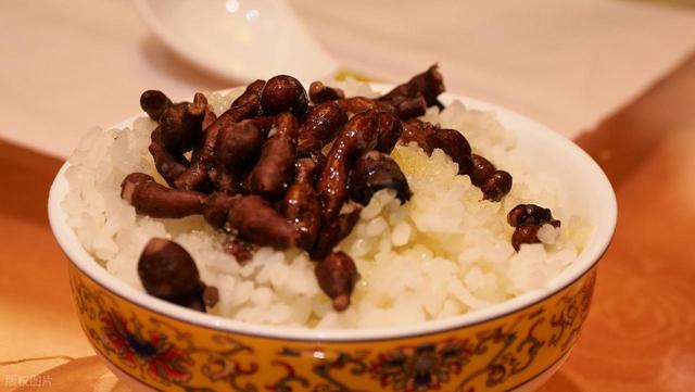 拉萨十大必吃美食，领略高原风味的文化与味觉交响！