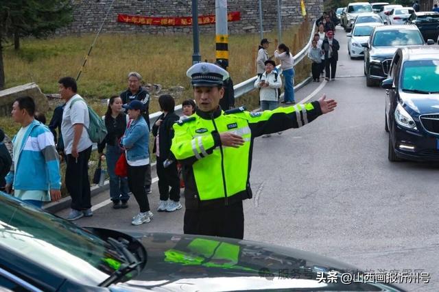 宁武芦芽山旅游度假区：国庆假期人气爆棚 红色氛围与秋日风光引客来