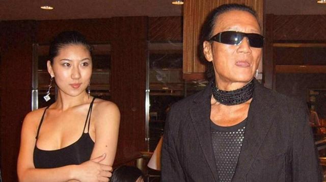 被谢贤养了12年，用青春换来2000万的Coco，已经走上了另一条大道