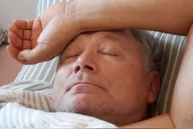 睡醒后手麻？不要以为是小事！注意手麻预警的身体问题图片