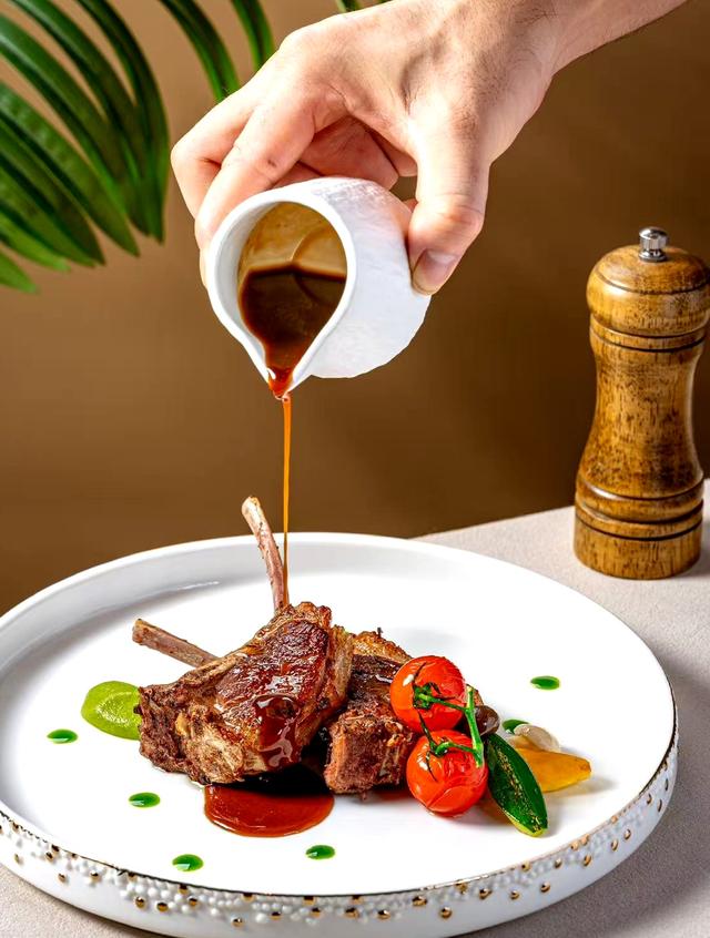 山海缔造的法中双味饕餮盛宴——深圳海上世界幕爵法餐探秘。