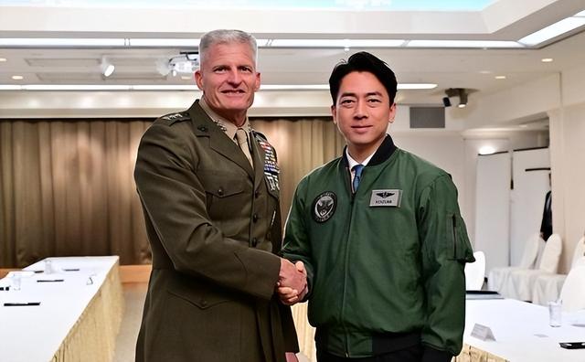 高市打响反击，美日防长当面谈，剥夺中国一大强项，联合反华？