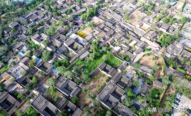 山西介休：张壁古堡暑期旅游升温