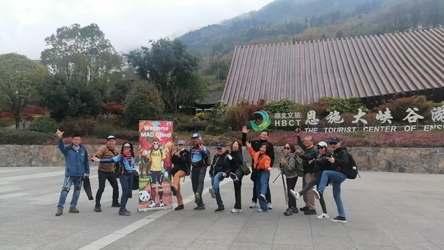 匠心服务赢国际赞誉｜散客旅行社首接外宾团喜获锦旗