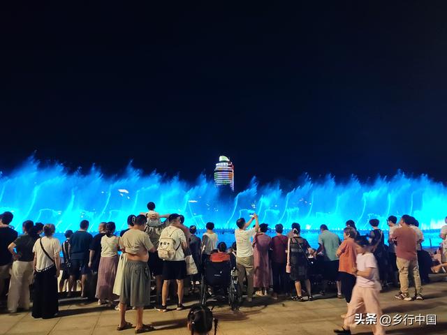 打卡北湖公园：读懂南充的文化密码与生活温度/乡行中国走进南充