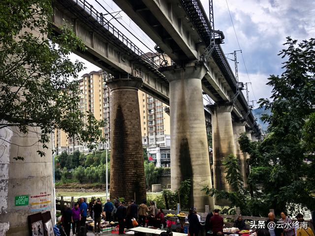 没有去过川陕交界这个城市的早市，就不能触摸这个城市的灵魂