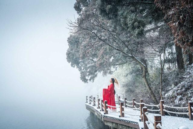 庐山初雪记：红裙油伞赴云端冰雪之约！
