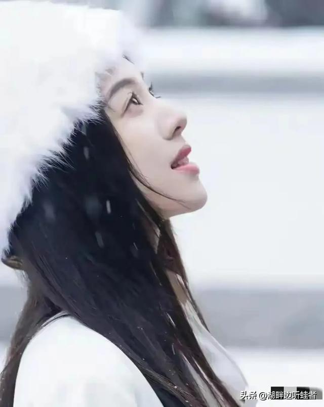 河北邯郸一校花,168cm身高清丽出尘,貌美如花,倾国倾城。