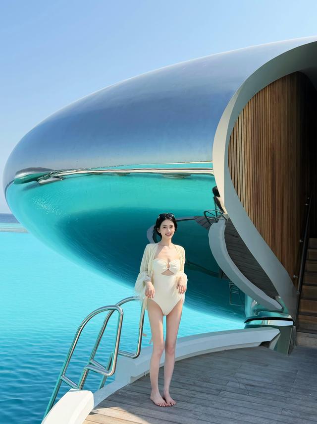 潘敏太喜欢穿比基尼了，主要是身材真迷人