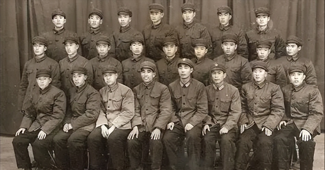 1978年继母送我去当兵，亲妈忽然出现要领我走，转身时我作出决定