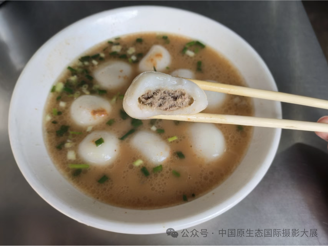黄小西吃晚饭⑤丨兴义万峰林：喀斯特峰林间的田园牧歌