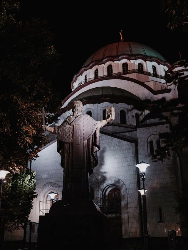 塞尔维亚，老贝城的圣萨瓦大教堂，马赛克壁画把金色用到极致典雅