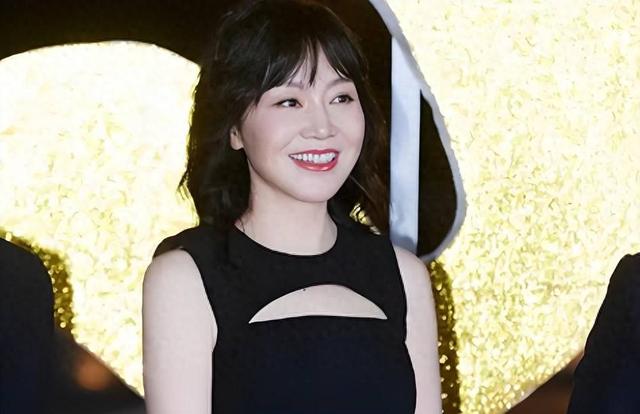 宁愿净身出户，也要与闫妮离婚的邹伟，19年过去现状如何