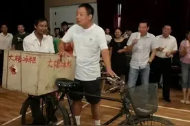 从负债30万到身价70亿，“傻子老板”于东来是如何“发家”的？图片