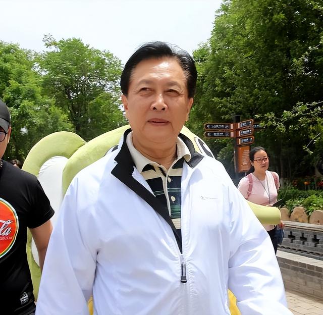 唐国强也没想到，走了35年的前妻，意外让两个残疾儿子承受了恶意