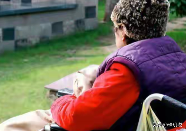 6万老人被骗600万！从“公益直播”到榨干积蓄，假驼奶产业链曝光