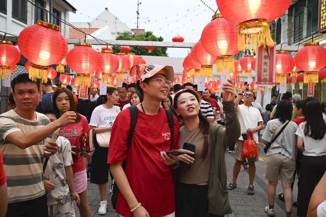 中国游客夺回榜一大哥，国庆假期日均200万人出境，网红泰国失宠