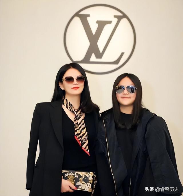 前夫被抓不到1个月，李湘步入闫学晶后尘	，遭殃的何止女儿王诗龄