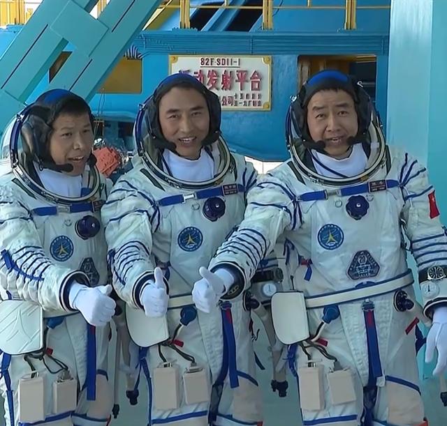 中国航天员出舱次数、舱外航天服使用寿命双双再创新高！