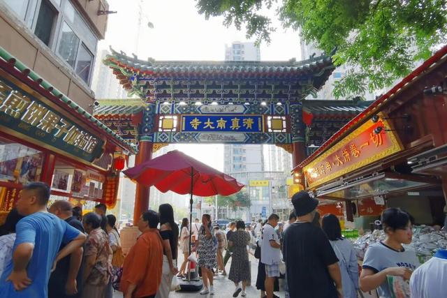 与众不同的天津，去津门故里泡相声茶馆，到狮子林桥看大爷跳水