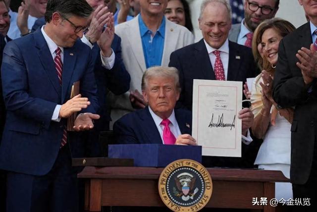 美式"劫贫济富"升级：四成民众挣扎，亿万富豪躺赢狂揽万亿破纪录