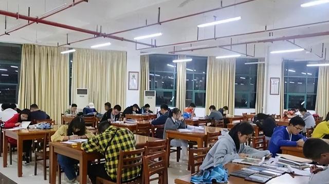 武大图书馆性骚扰反转！项立刚：小杨乐在其中，对小肖有特殊感情